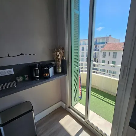 Beau à 2 Pas De La Nice