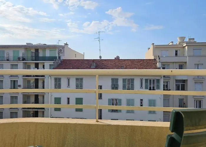 Beautiful Just A Stone's Throw From The Appartamento Nizza